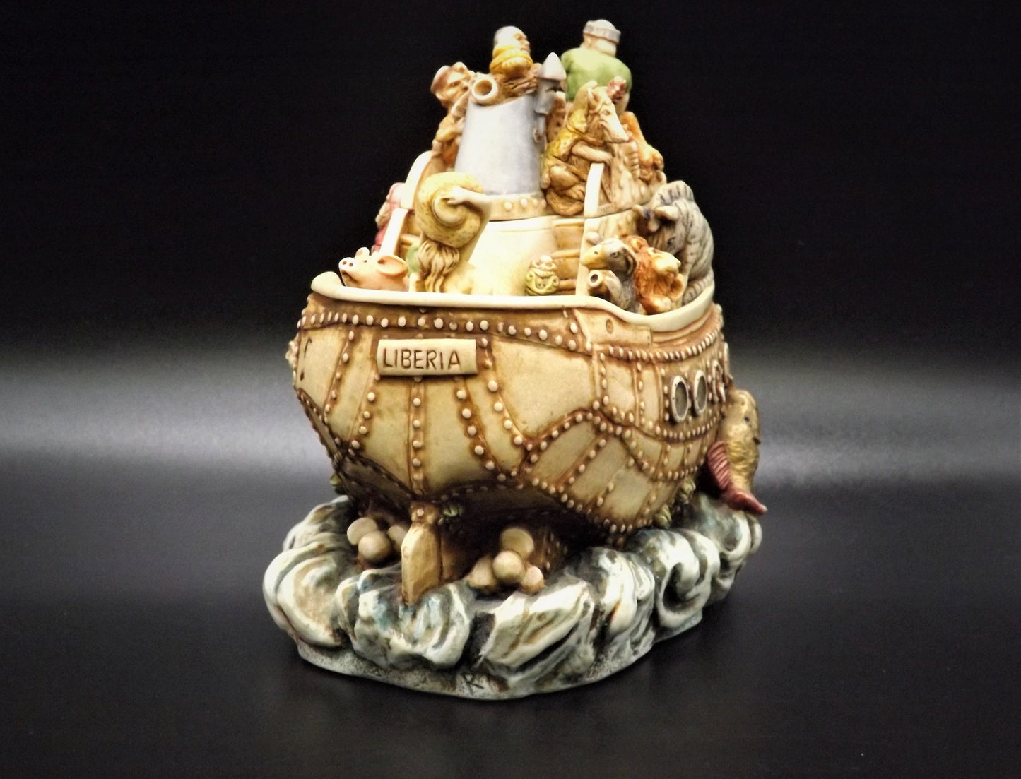 Harmony Kingdom Garden Lord Byron Y2HK Figurine - 1999 Timed Edition