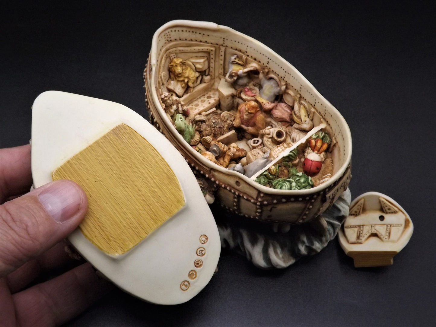 Harmony Kingdom Garden Lord Byron Y2HK Figurine - 1999 Timed Edition