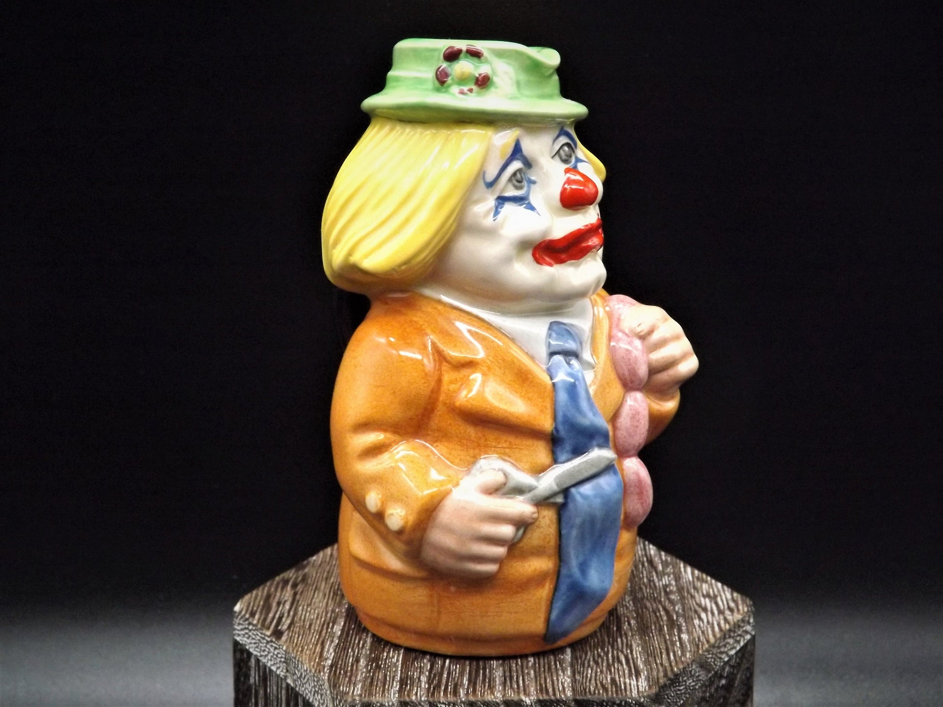 Closeout Sale! Vintage 1986 Royal Doulton Doultonville Collection D-6768 Charlie Cheer The Clown. Excellent condition no box.