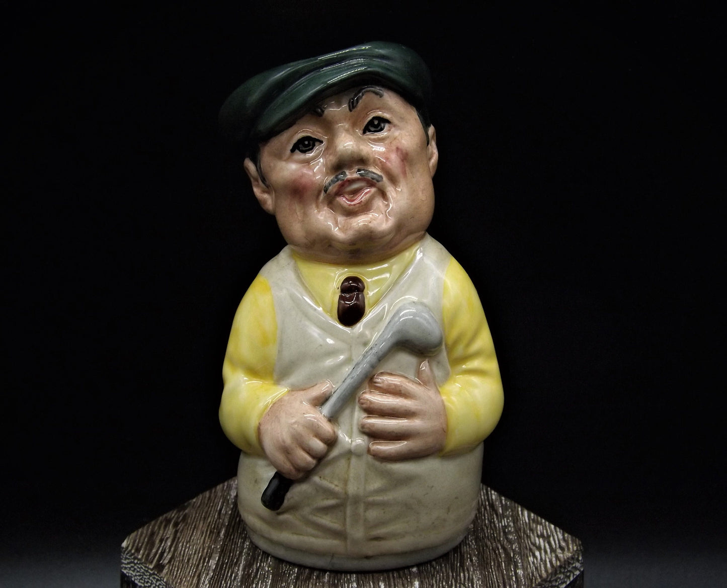 Closeout Sale! Vintage 1985 Royal Doulton Doultonville Collection D-6740 Major Green The Golfer. Excellent condition no box.