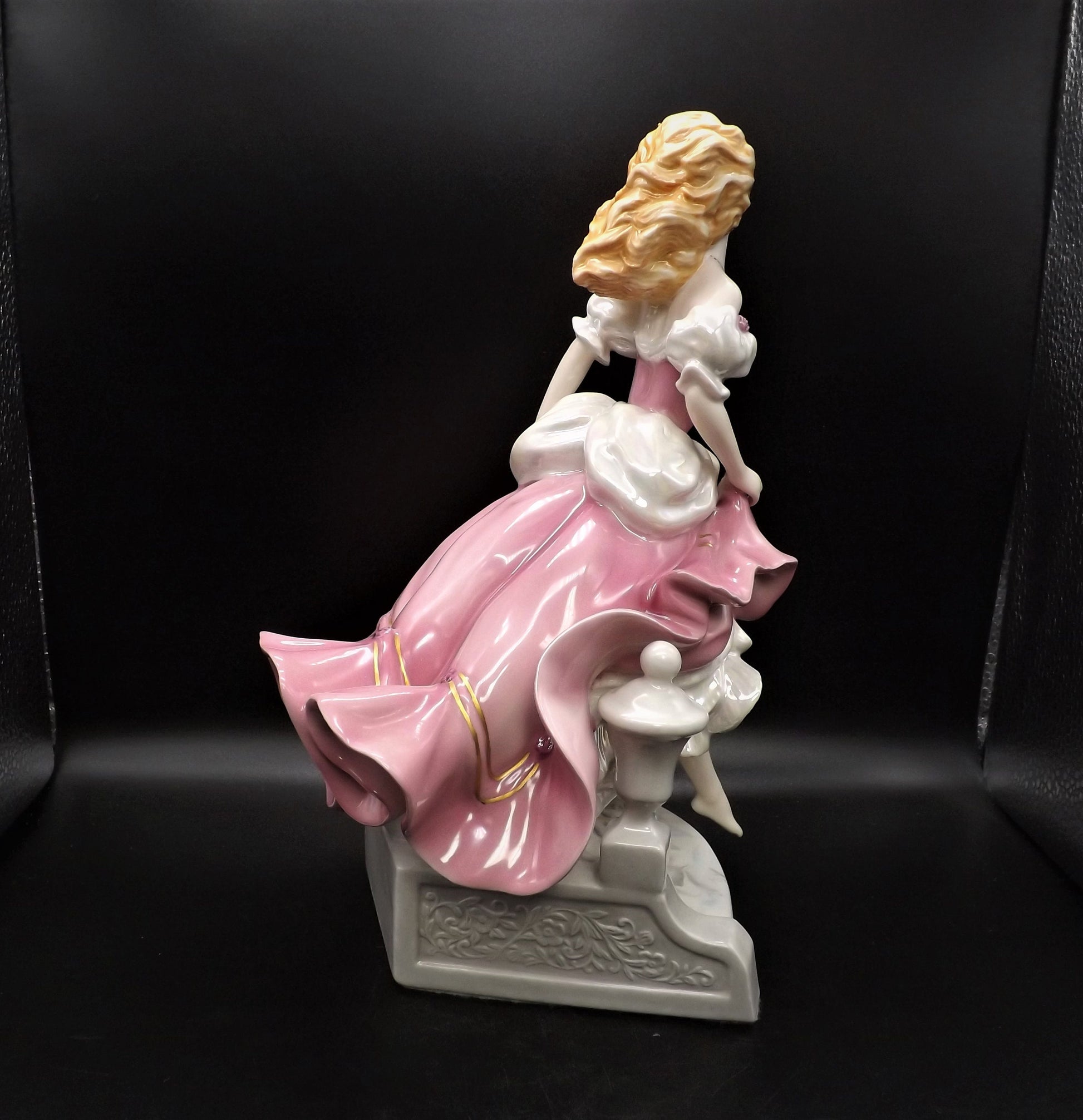 Closeout sale! Vintage 1988 Cinderella Franklin Mint Disney Porcelain Figurine designed by Gerda Neubacher. Exceptional condition.