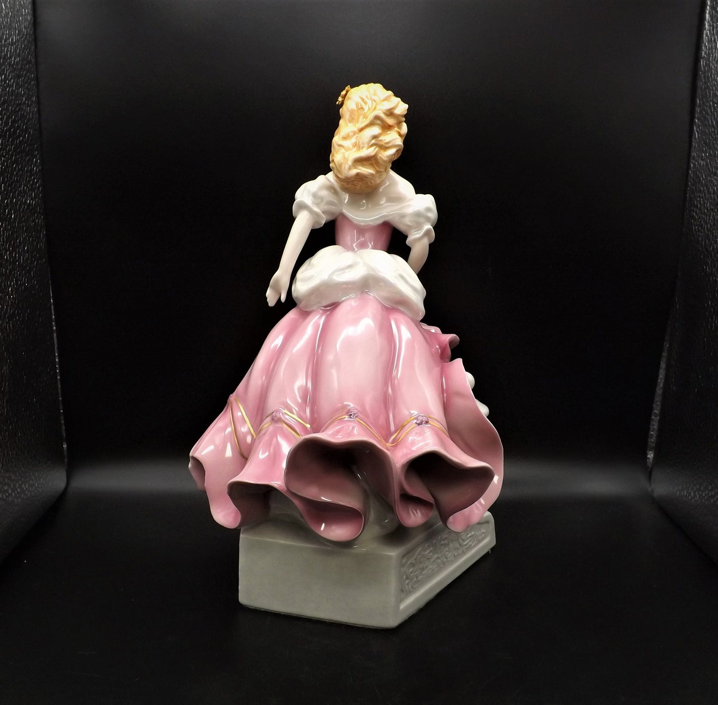 Closeout sale! Vintage 1988 Cinderella Franklin Mint Disney Porcelain Figurine designed by Gerda Neubacher. Exceptional condition.