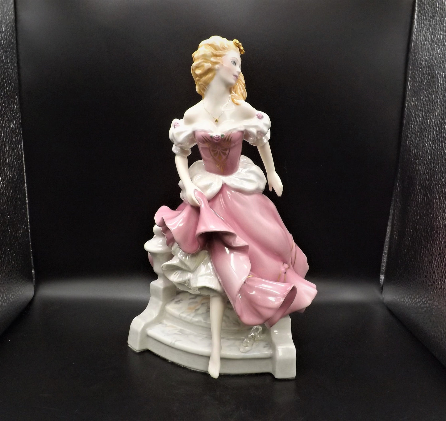 Closeout sale! Vintage 1988 Cinderella Franklin Mint Disney Porcelain Figurine designed by Gerda Neubacher. Exceptional condition.