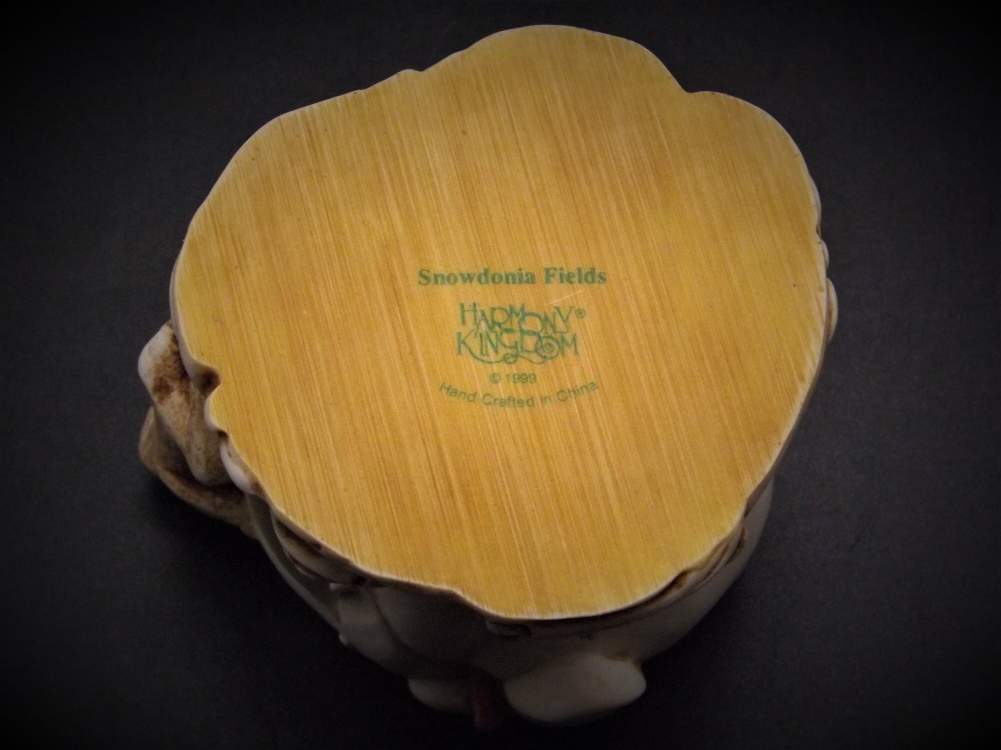 1999 Harmony Kingdom TJSESN99 "Snowdonia Fields" Snowman and Woman Treasure Jest Figurine. Retired.