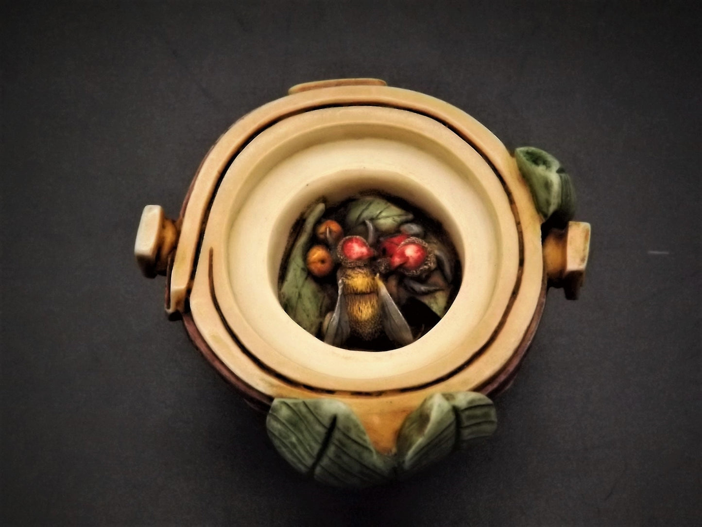 Harmony Kingdom Longaberger Poinsettia Basket Treasure Jest - Limited Edition