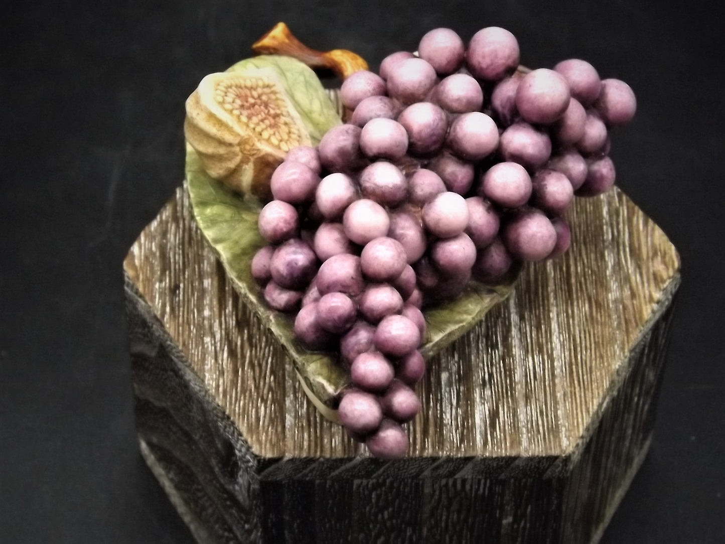 Harmony Kingdom Grapes Figurine - Lord Byron's Harmony Garden - With Original Box