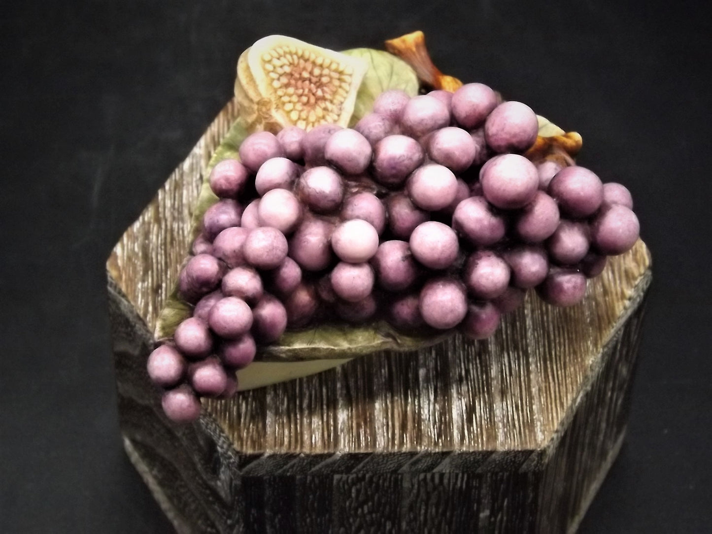 Harmony Kingdom Grapes Figurine - Lord Byron's Harmony Garden - With Original Box