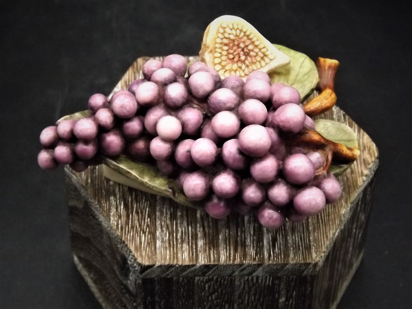 Harmony Kingdom Grapes Figurine - Lord Byron's Harmony Garden - With Original Box