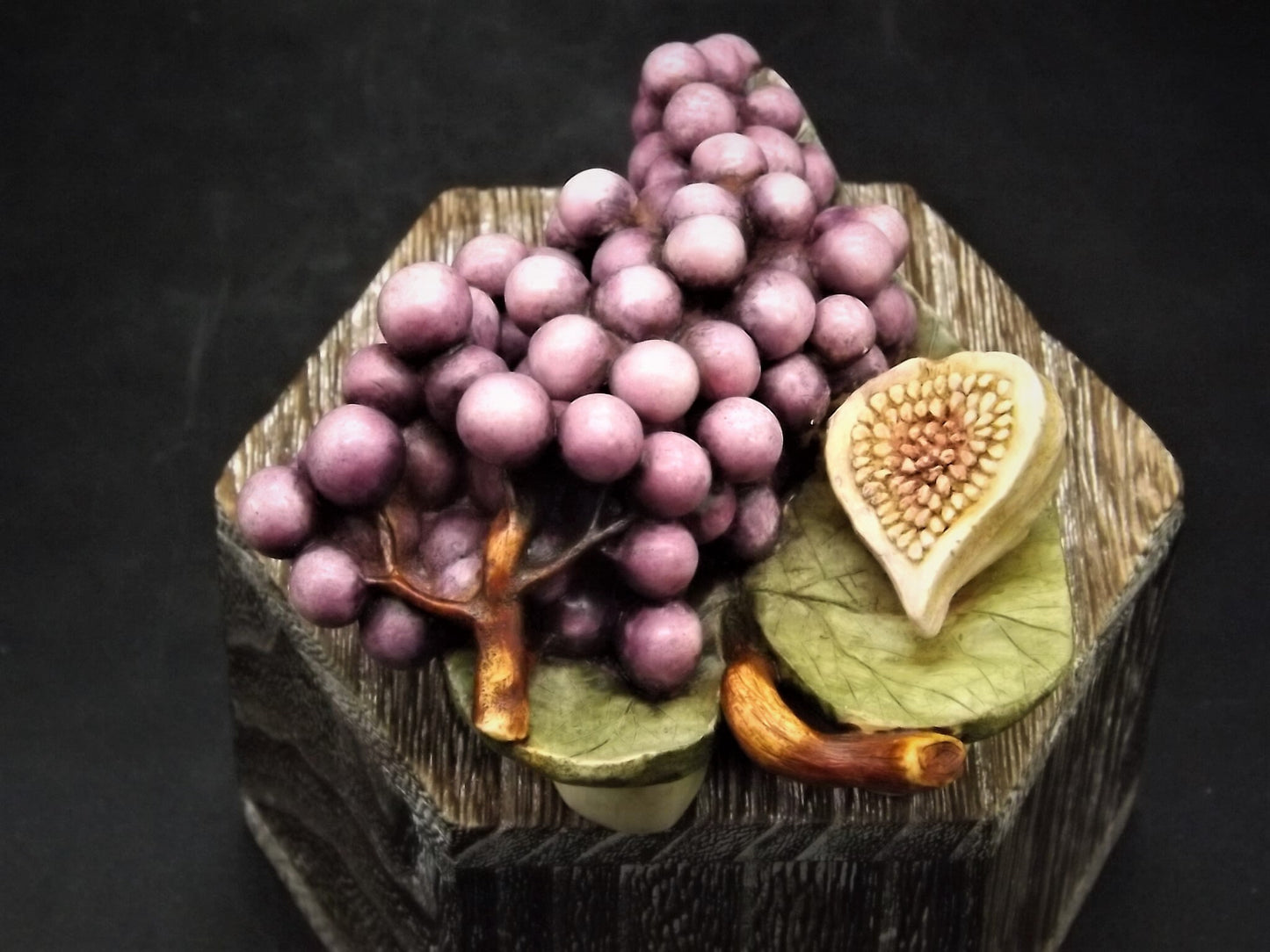 Harmony Kingdom Grapes Figurine - Lord Byron's Harmony Garden - With Original Box