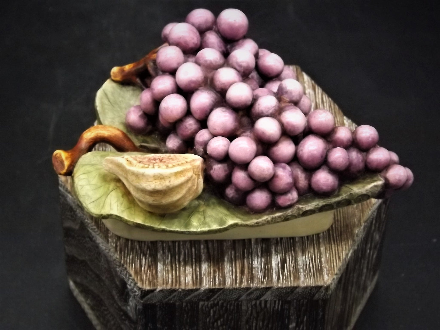 Harmony Kingdom Grapes Figurine - Lord Byron's Harmony Garden - With Original Box