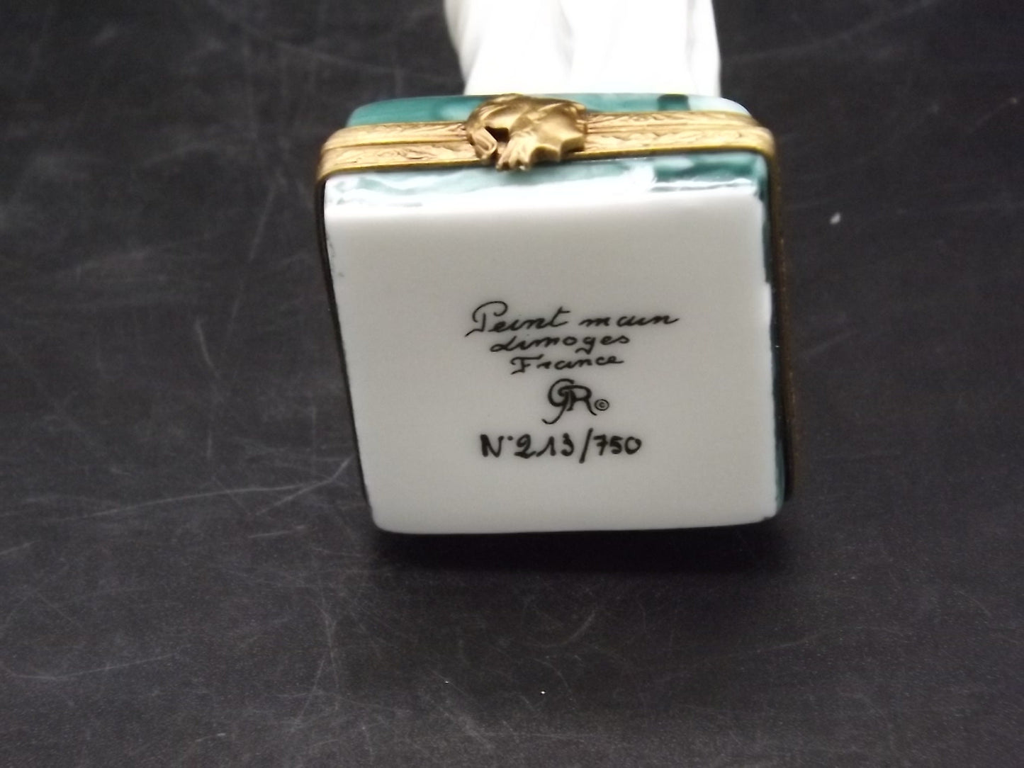 Vintage Limoges Alexandros, a sculptor of Antioch "Venus De Milo" Porcelain Box Limited #213/750. Very Rare and in excellent condition.