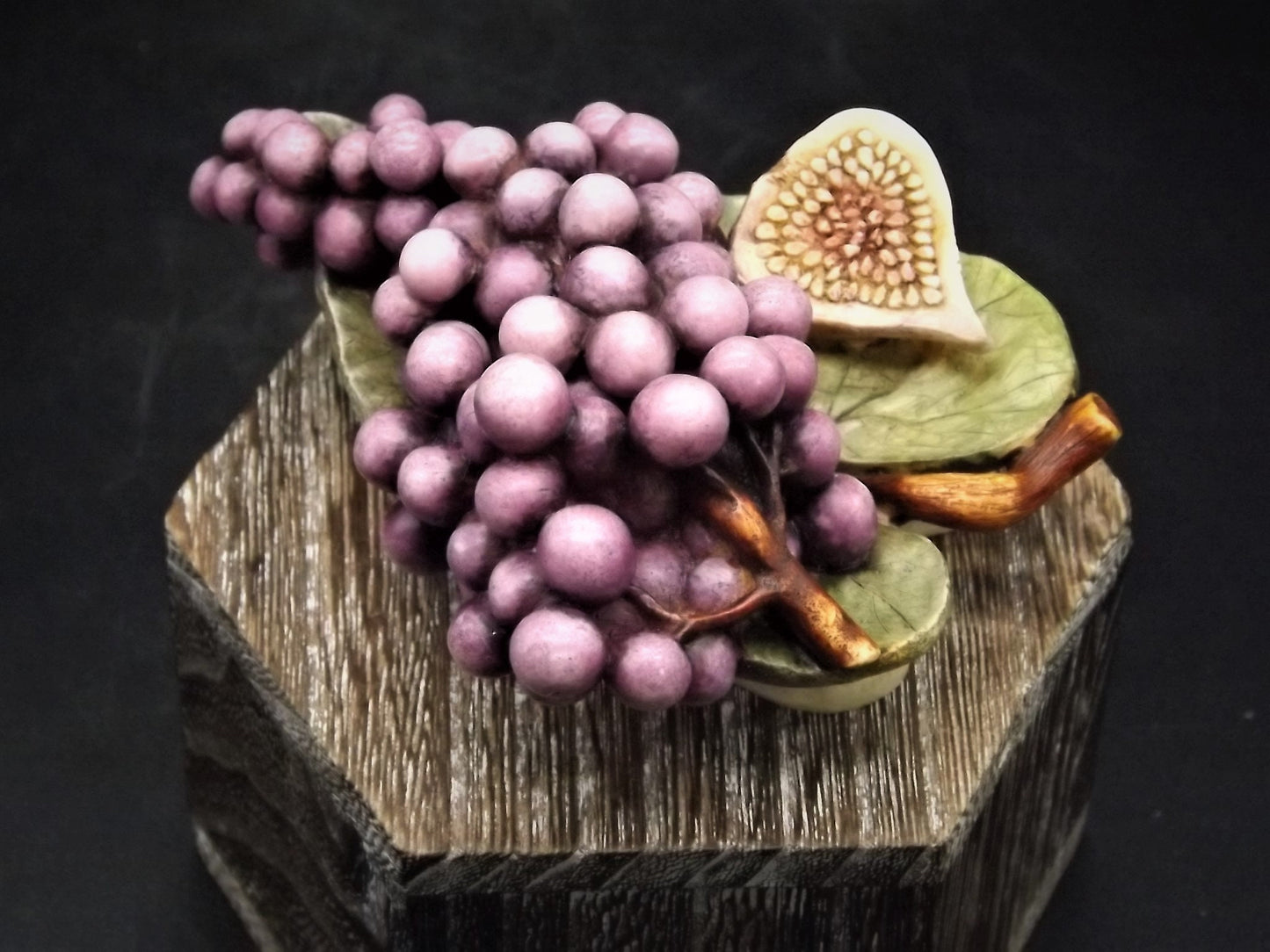 Harmony Kingdom Grapes Figurine - Lord Byron's Harmony Garden - With Original Box