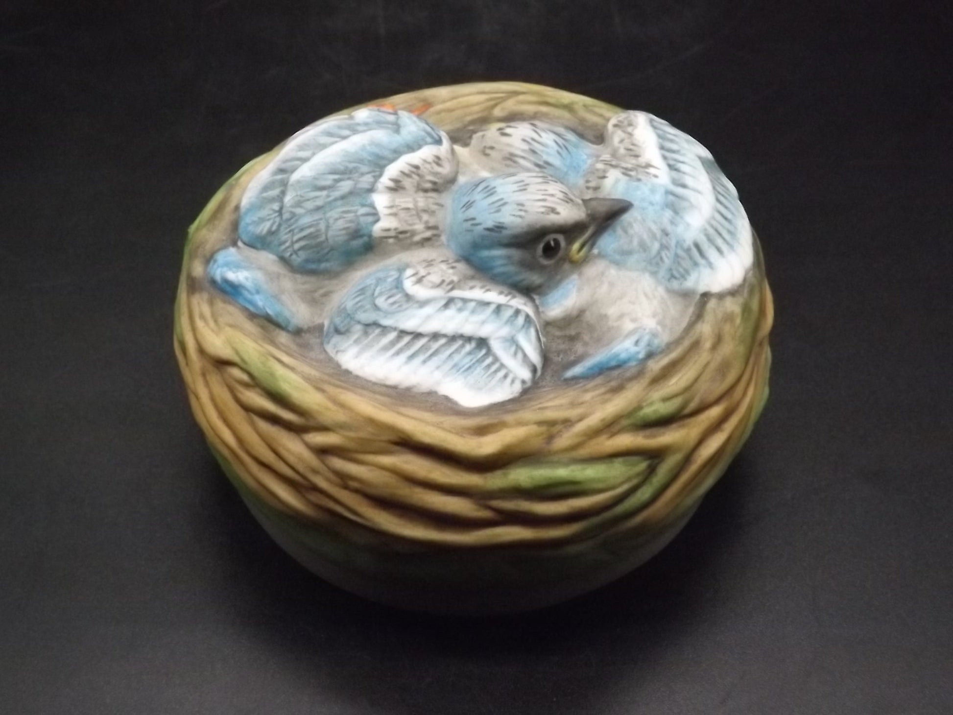 Closeout Sale! Vintage 1970's Boehm "Baby Buntings" baby birds in a nest. Excellent condition!