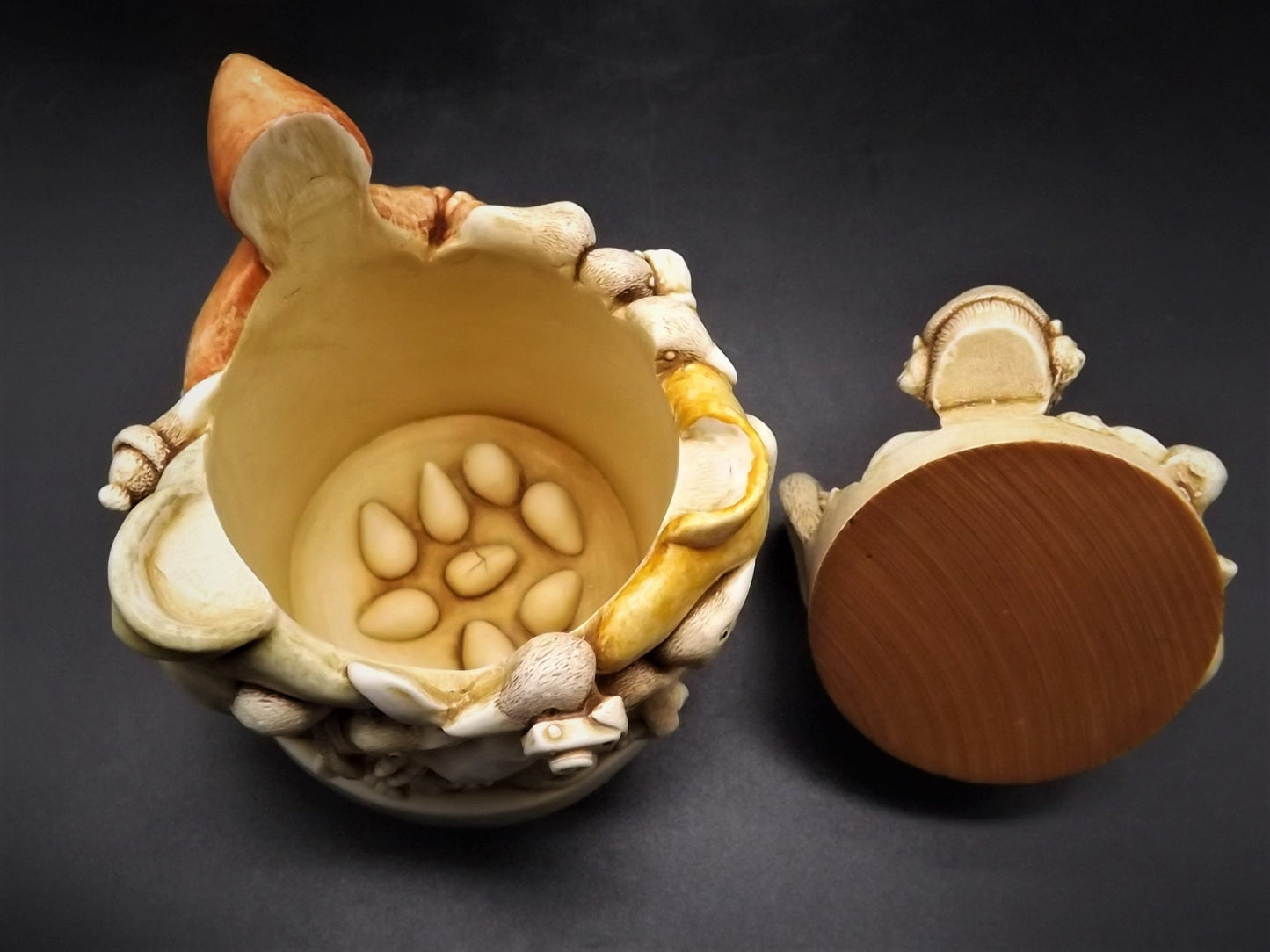 Closeout Sale! Retired 1994 Harmony Kingdom "Antarctic Antics" piece Excellent condition. Item # TJXLPE.