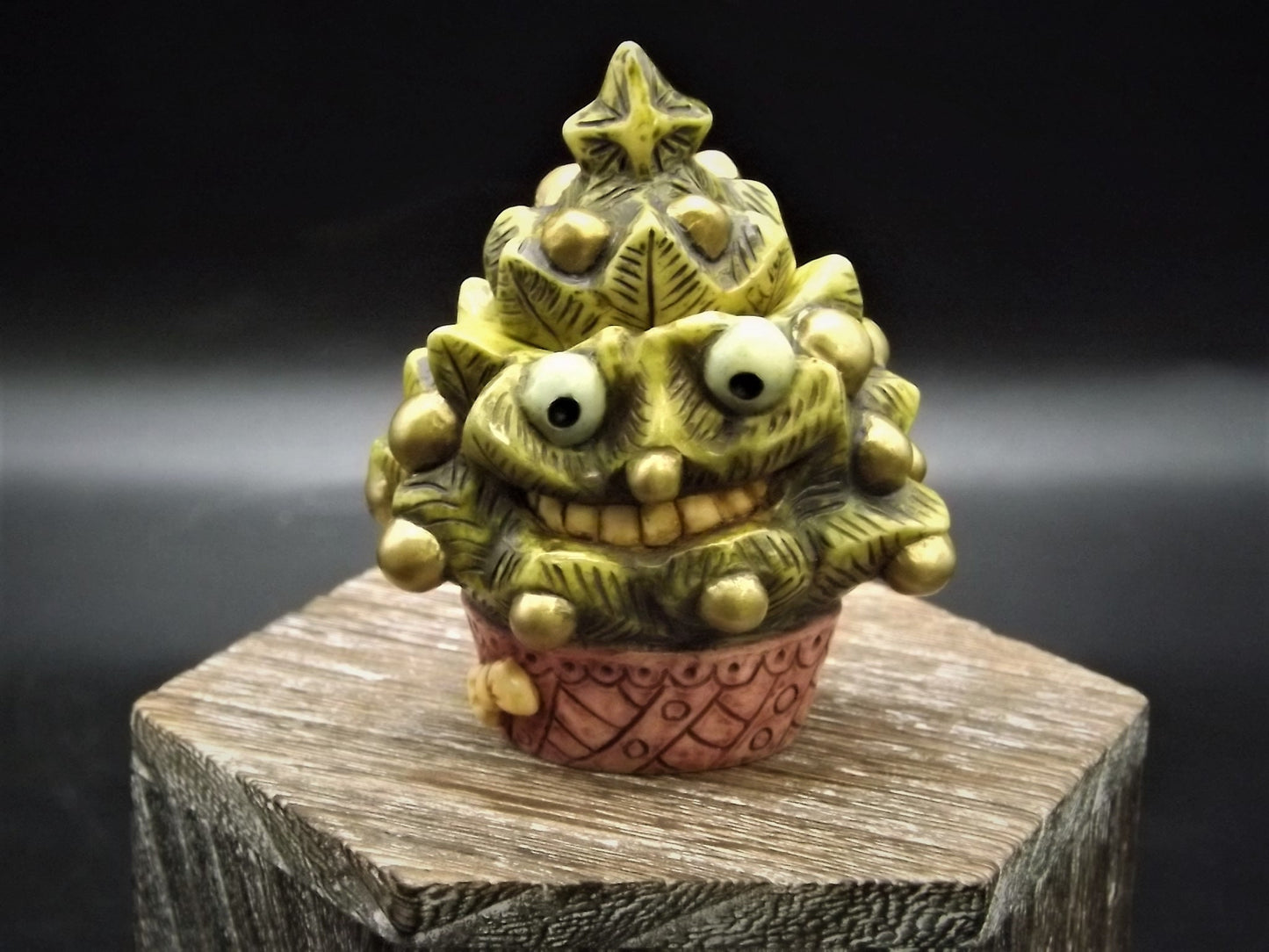 Harmony Kingdom Pot Bellys "Green Gleamer" Christmas tree Figurine with original box and COA. Excellent condition!