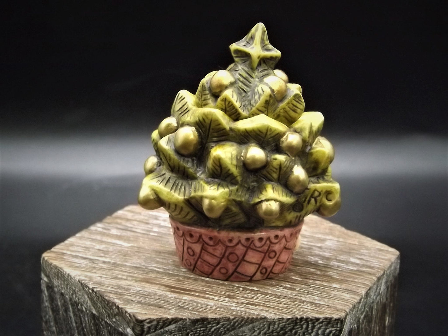 Harmony Kingdom Pot Bellys "Green Gleamer" Christmas tree Figurine with original box and COA. Excellent condition!