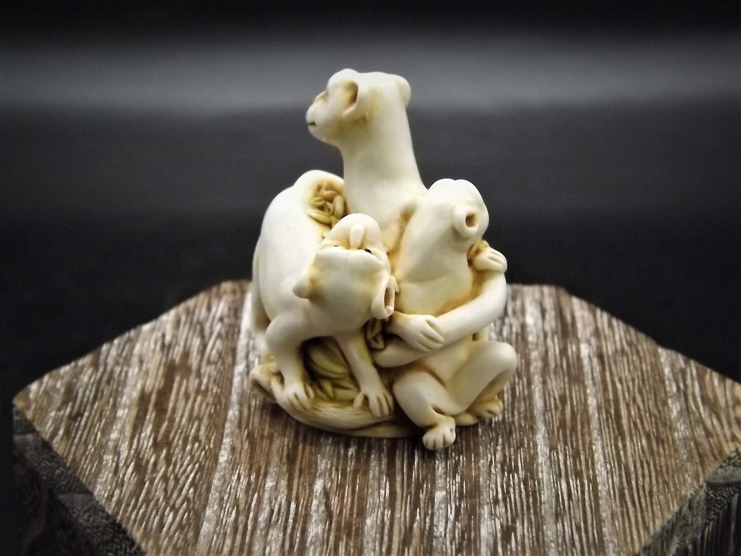 Closeout Sale! Retired 1998 Harmony Kingdom Wee Beasties Zephyr the Monkey Figurine XXYTJLEMO. Excellent condition. Only 450 made!