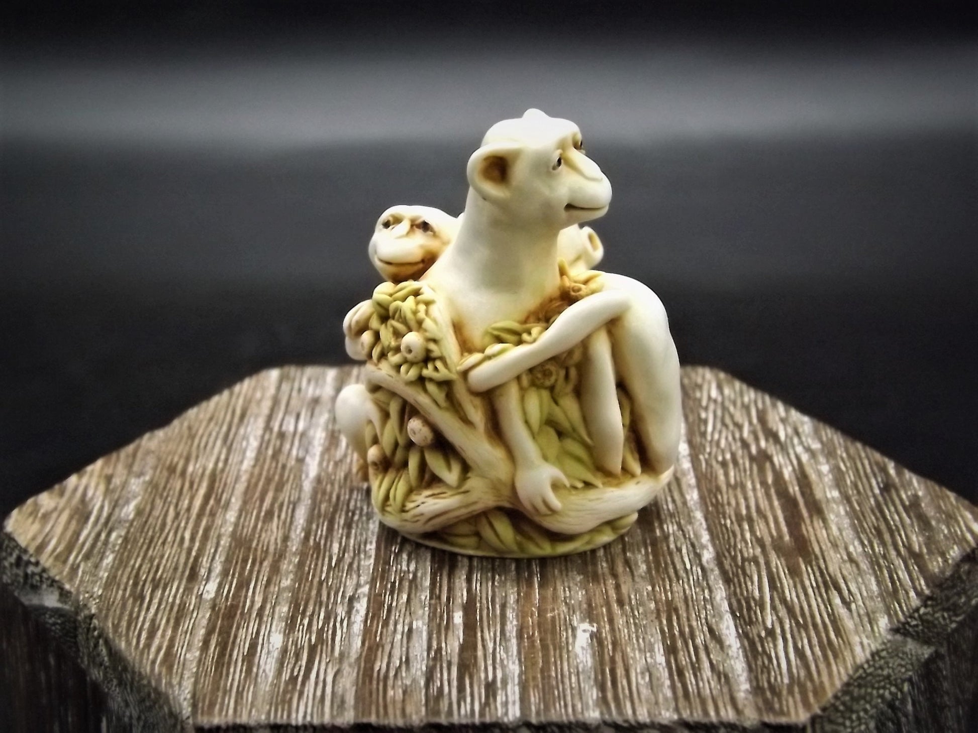 Closeout Sale! Retired 1998 Harmony Kingdom Wee Beasties Zephyr the Monkey Figurine XXYTJLEMO. Excellent condition. Only 450 made!