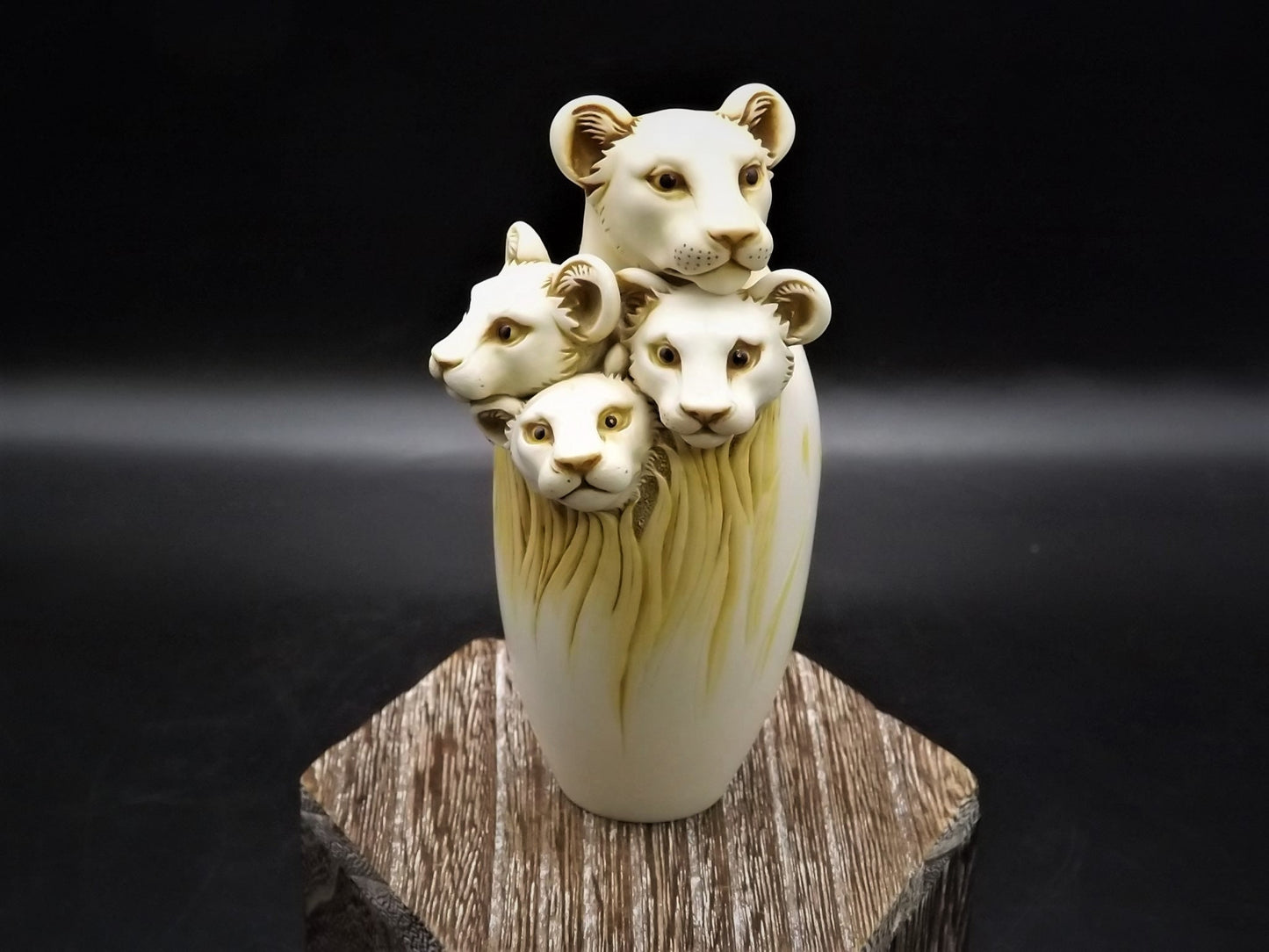 Adam Binder Special Moments series "Mothers Pride". With original box and COA. Excellent shape limited edition #283/600.