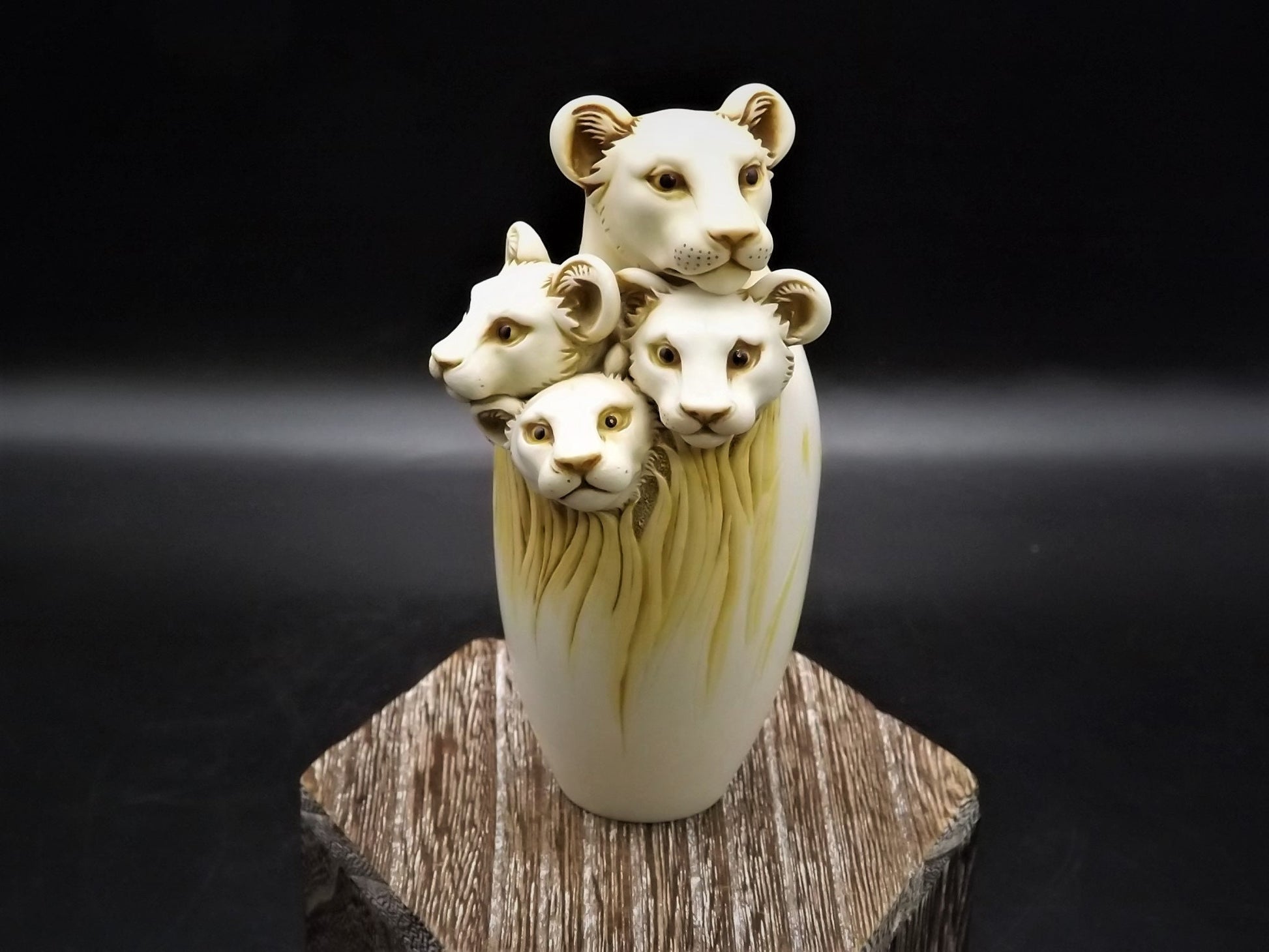 Adam Binder Special Moments series "Mothers Pride". With original box and COA. Excellent shape limited edition #283/600.