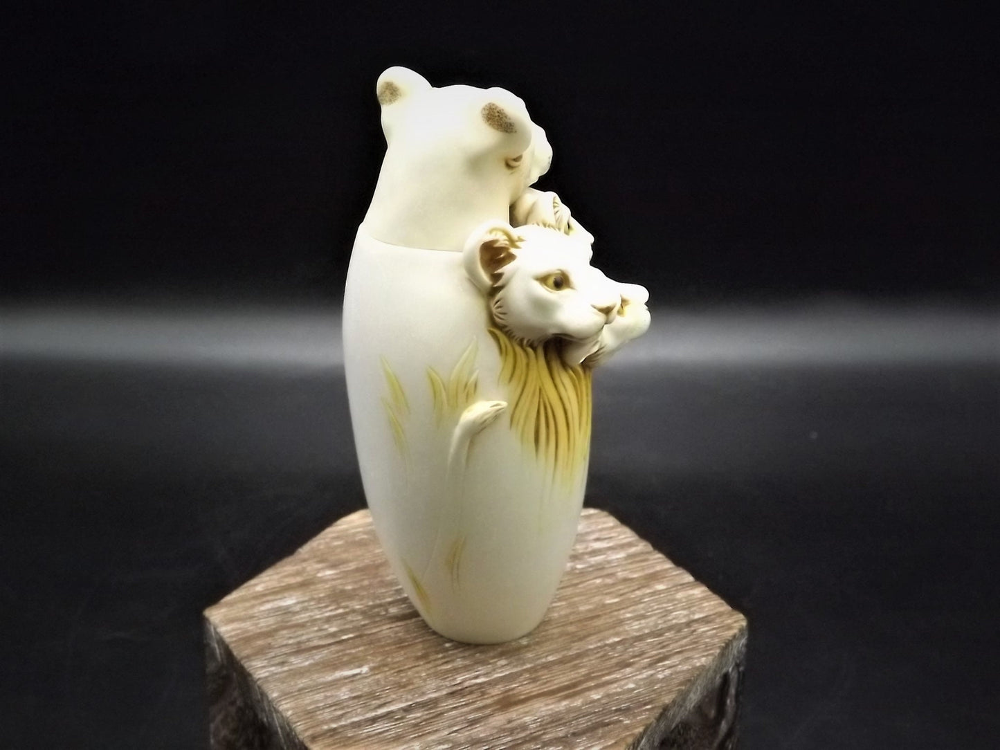 Adam Binder Special Moments series "Mothers Pride". With original box and COA. Excellent shape limited edition #283/600.