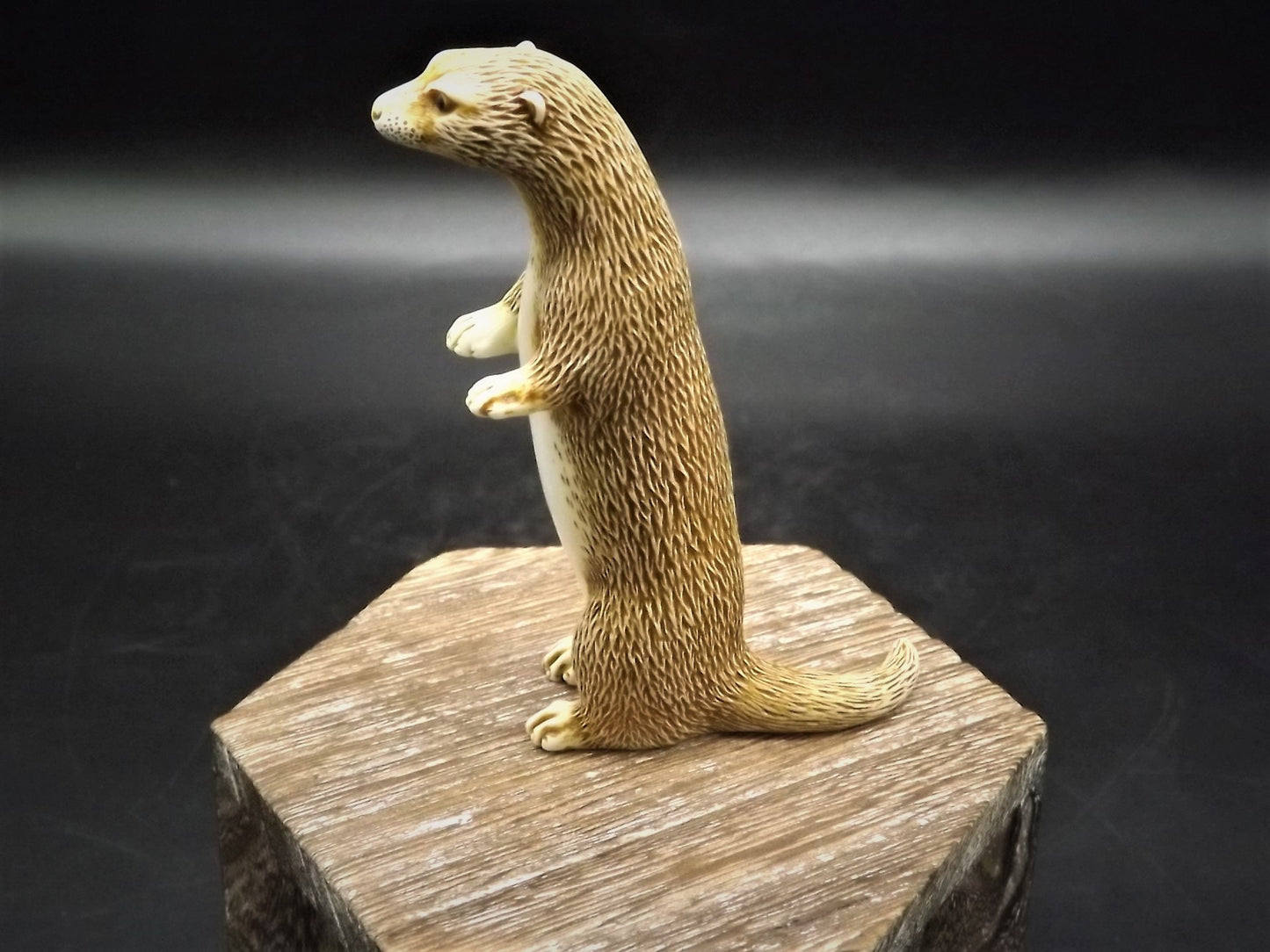 Adam Binder Club Redemption series "Mr. Otter". With original box and COA. Excellent shape limited edition of 600 pieces.