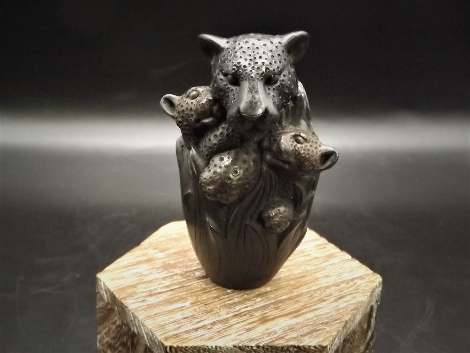 Adam Binder Special Moments series "Panthers Pass". With original box and COA. Excellent shape limited edition #85/150.