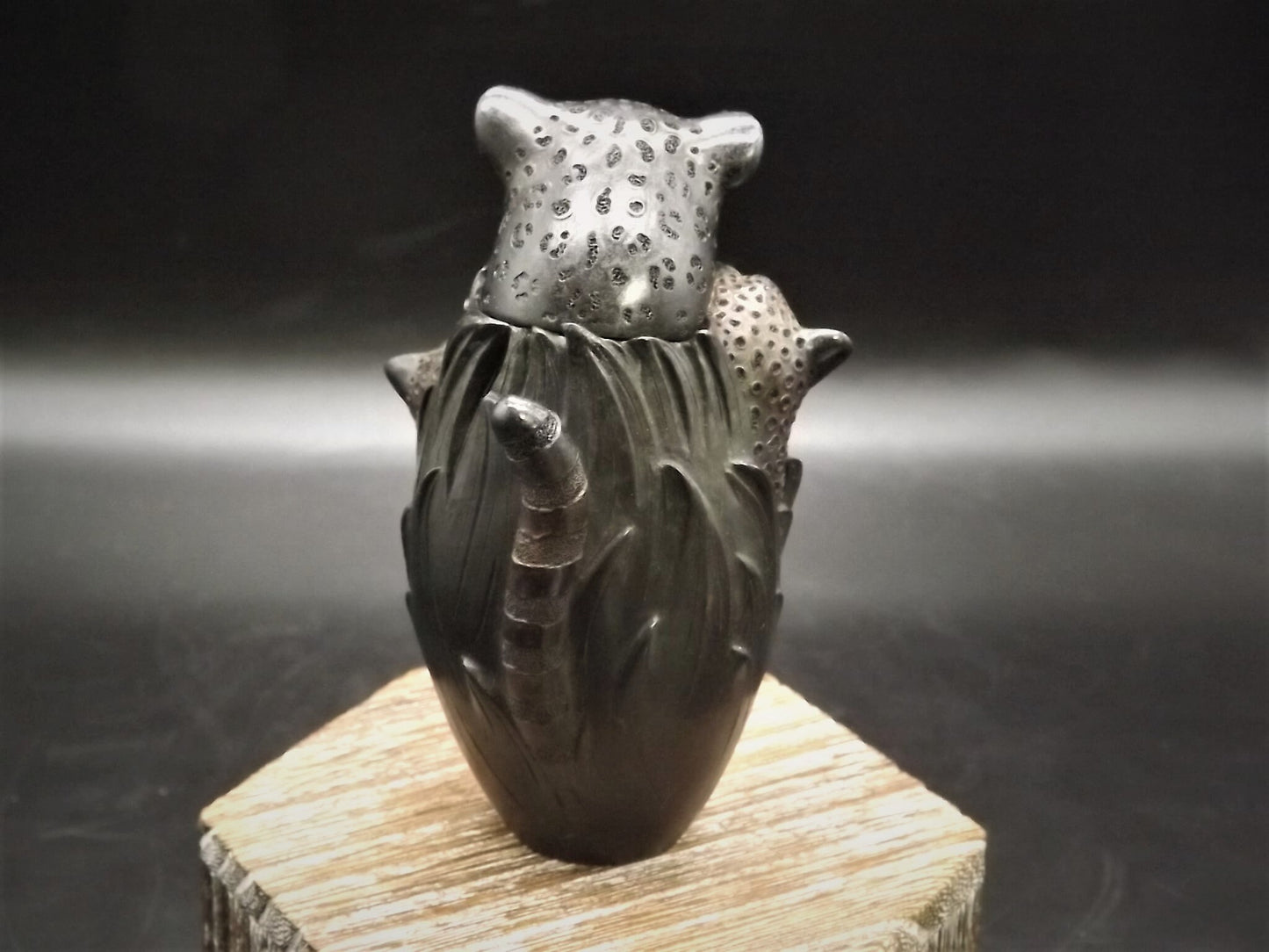 Adam Binder Special Moments series "Panthers Pass". With original box and COA. Excellent shape limited edition #85/150.