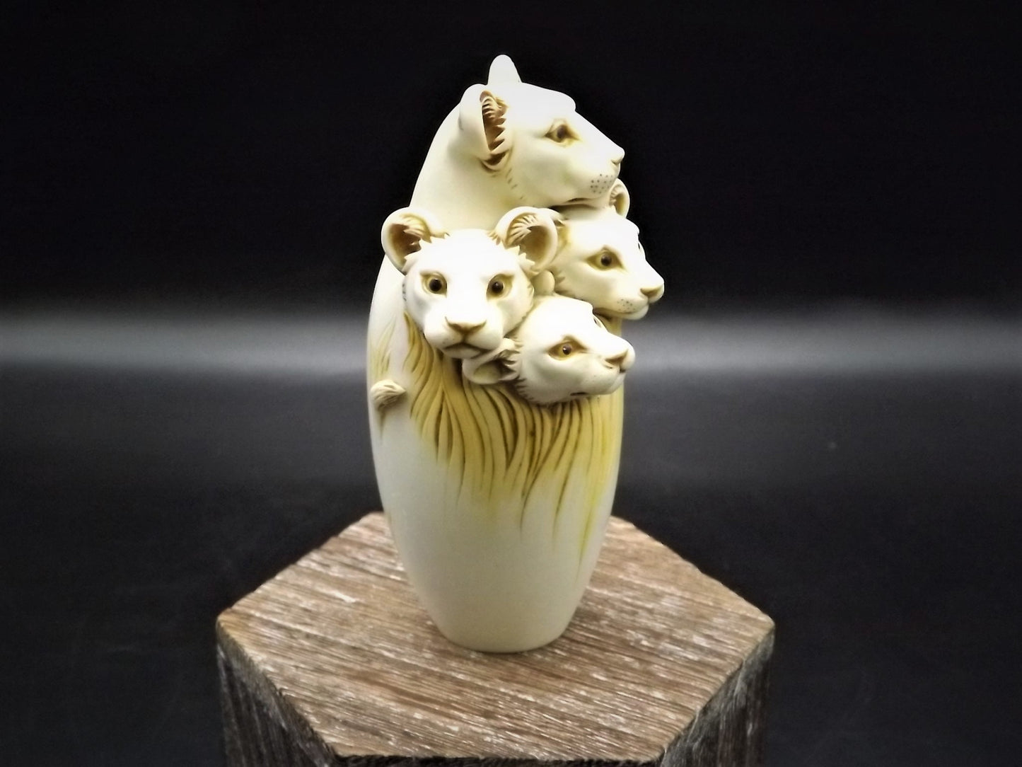 Adam Binder Special Moments series "Mothers Pride". With original box and COA. Excellent shape limited edition #283/600.