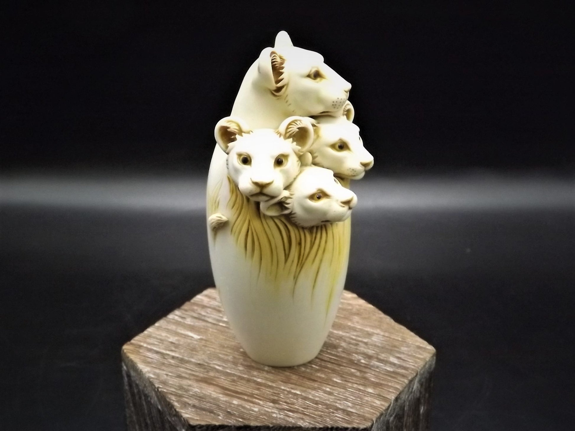 Adam Binder Special Moments series "Mothers Pride". With original box and COA. Excellent shape limited edition #283/600.