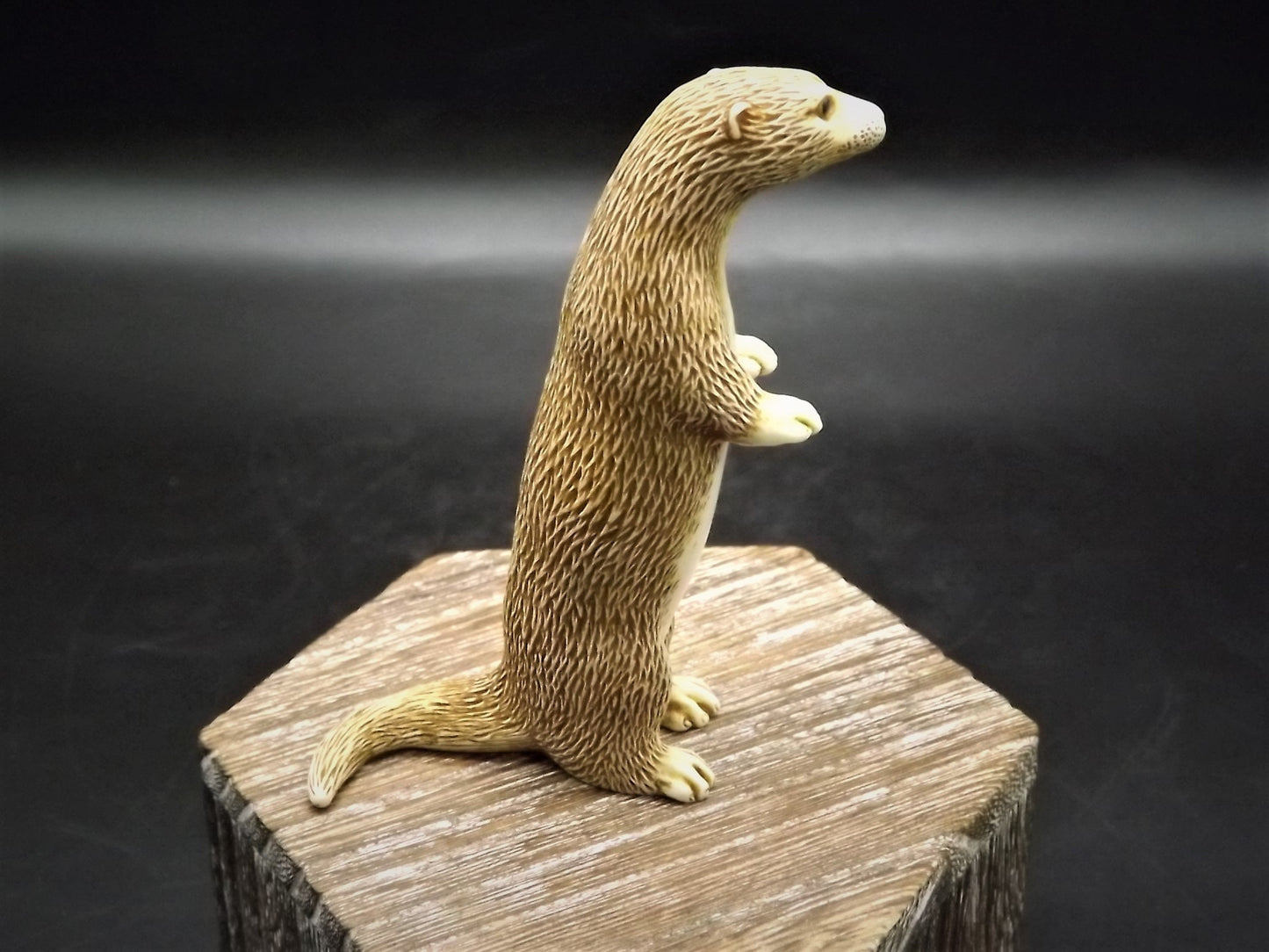 Adam Binder Club Redemption series "Mr. Otter". With original box and COA. Excellent shape limited edition of 600 pieces.