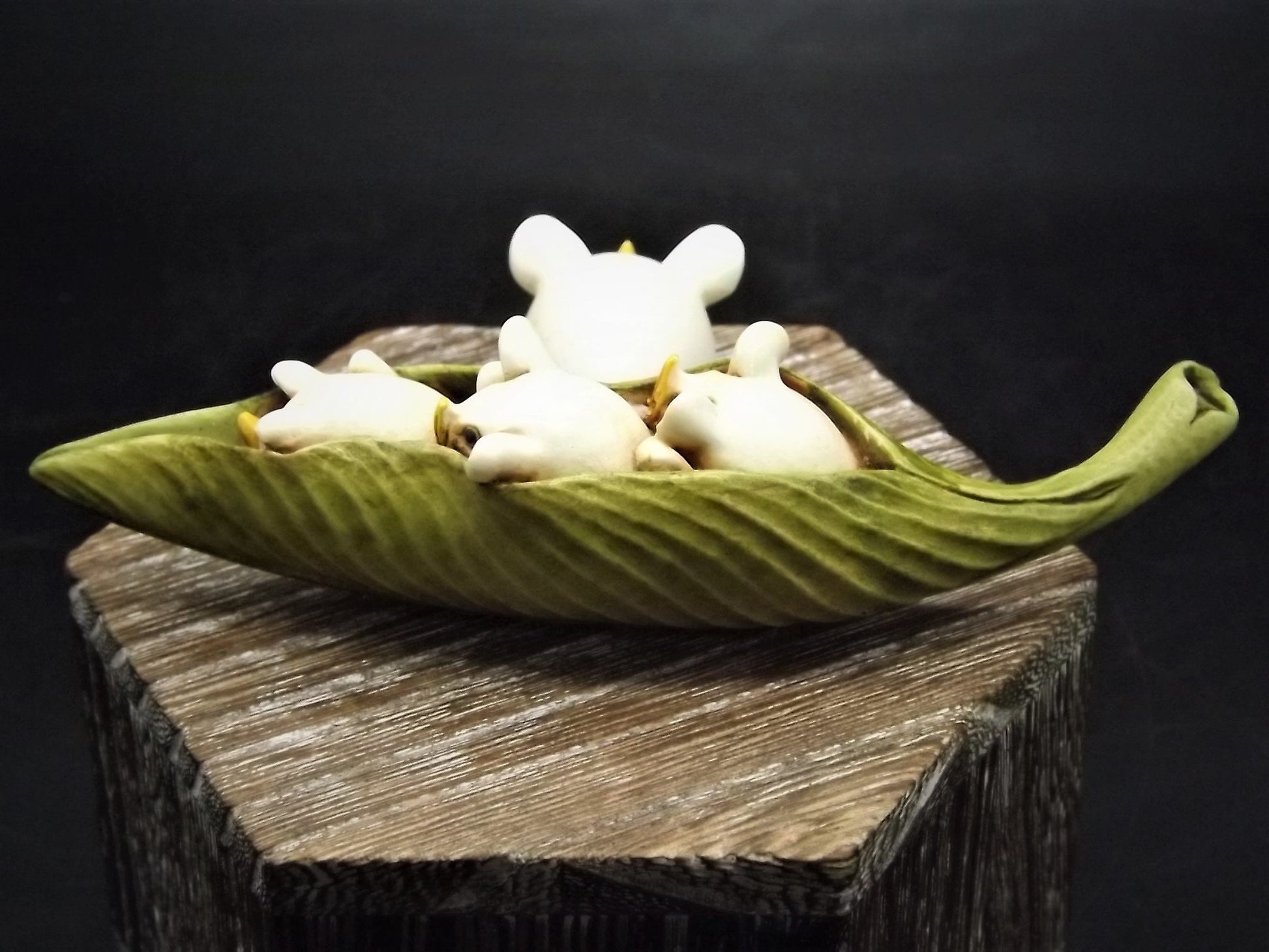 Adam Binder Let's Play series "Ivory Three Little Pigs". With original box and COA. Excellent shape limited edition #85/250.