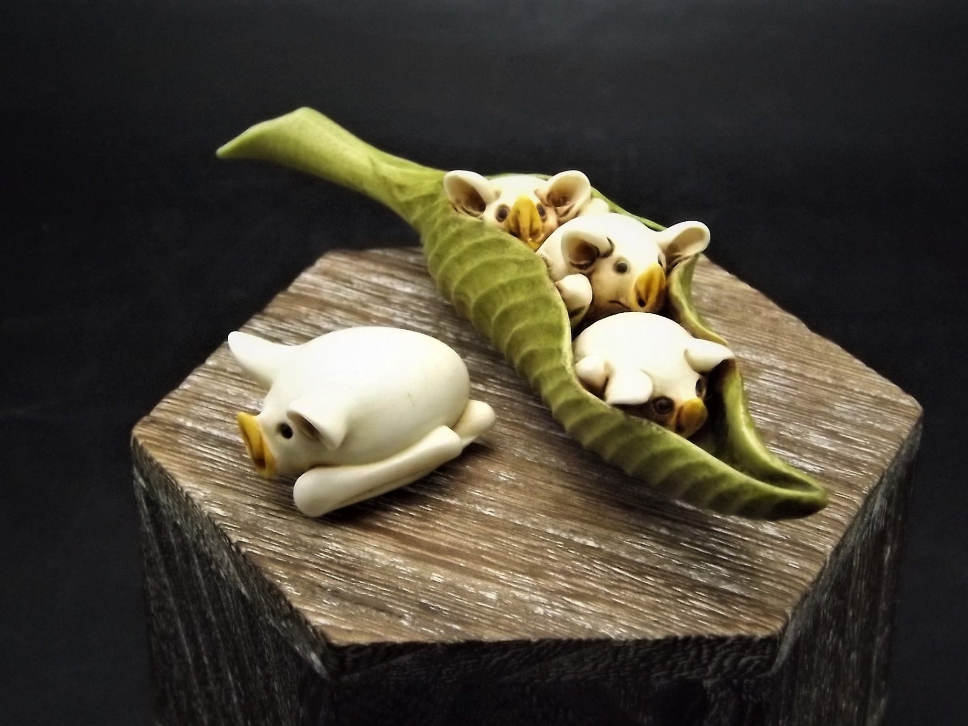 Adam Binder Let's Play series "Ivory Three Little Pigs". With original box and COA. Excellent shape limited edition #85/250.