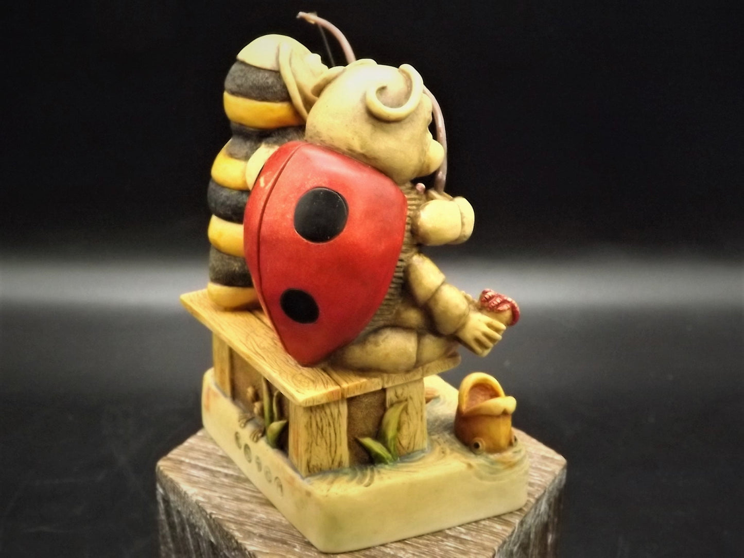Harmony Kingdom "Byron & Bumbles" Lady Bug and Bee fishing Treasure Jest. Excellent! String not attached to worm on Byron's hand.
