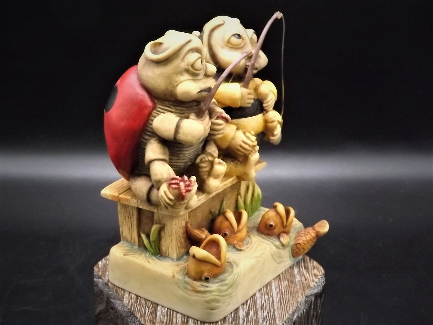 Harmony Kingdom "Byron & Bumbles" Lady Bug and Bee fishing Treasure Jest. Excellent! String not attached to worm on Byron's hand.