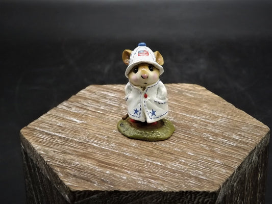 Vintage Wee Forest Folk Mouse Figurine: Patriotic April Showers, 2001 Limited Edition