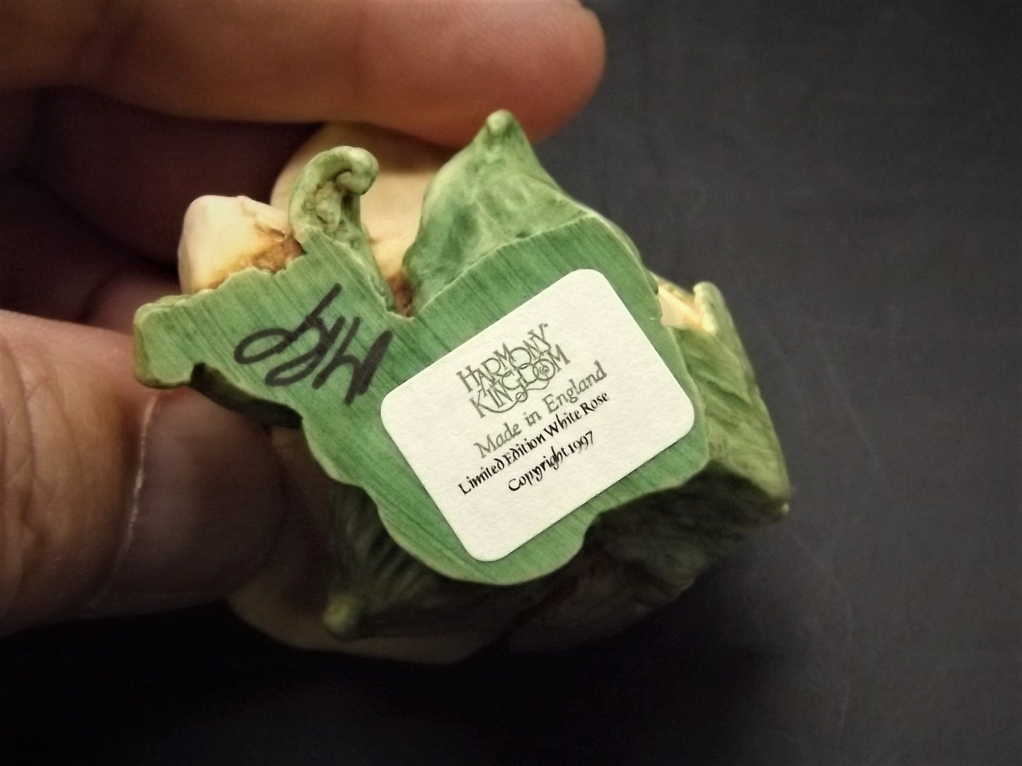 Retired 1997 Limited edition #3126/3600 Harmony Kingdom "White Rose" piece Excellent condition with original box.