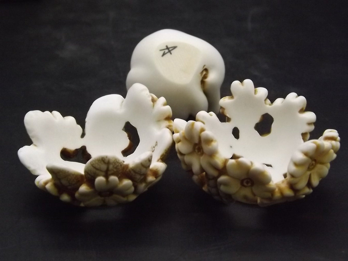 Adam Binder Eden series Yellow "Spring Forth". Rabbit hiding in some flowers. Excellent shape only 800 made in yellow!