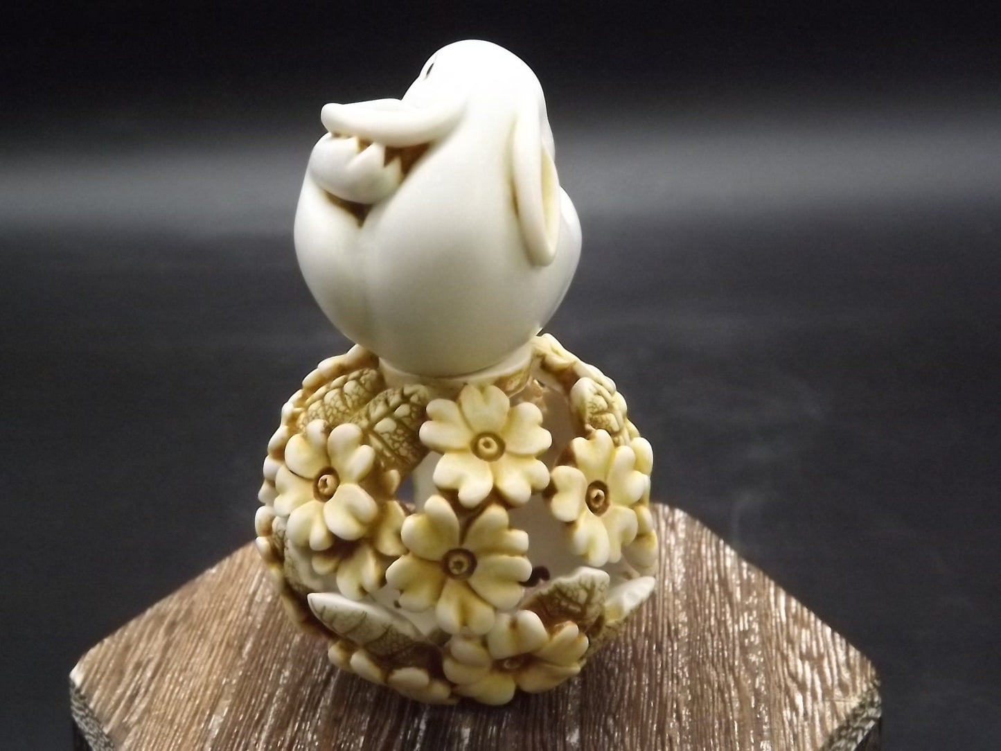 Adam Binder Eden series Yellow "Spring Forth". Rabbit hiding in some flowers. Excellent shape only 800 made in yellow!