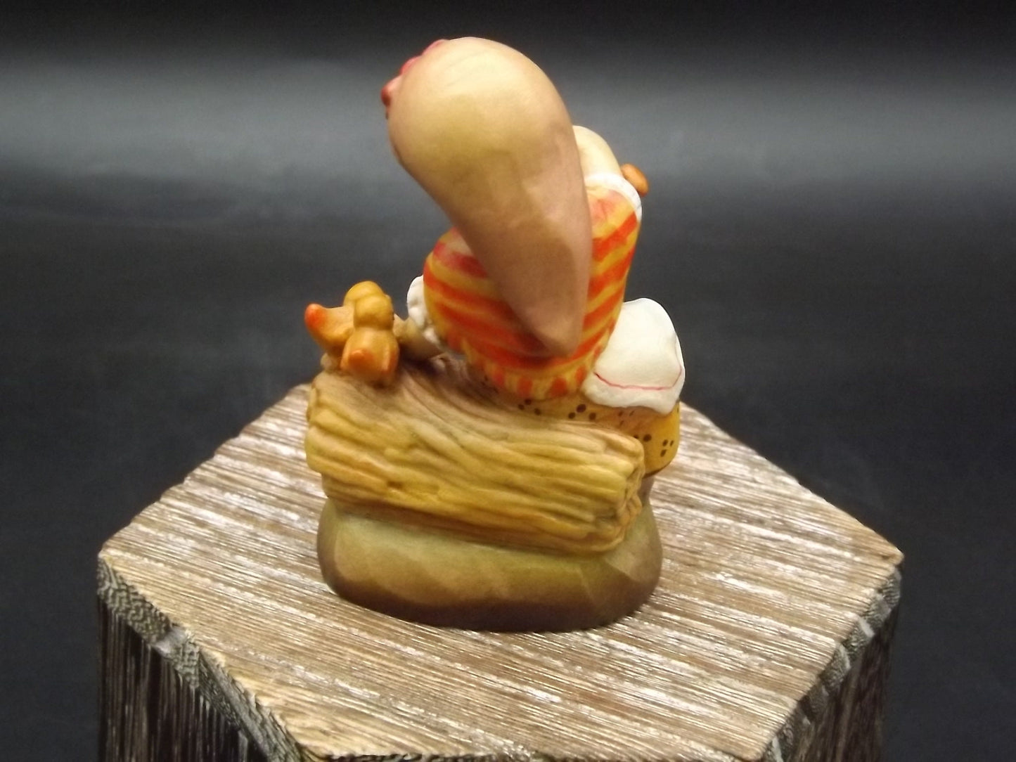 Vintage Anri Catalonia Girl Figurine: Hand Carved Wood, Juan Ferrandiz Design