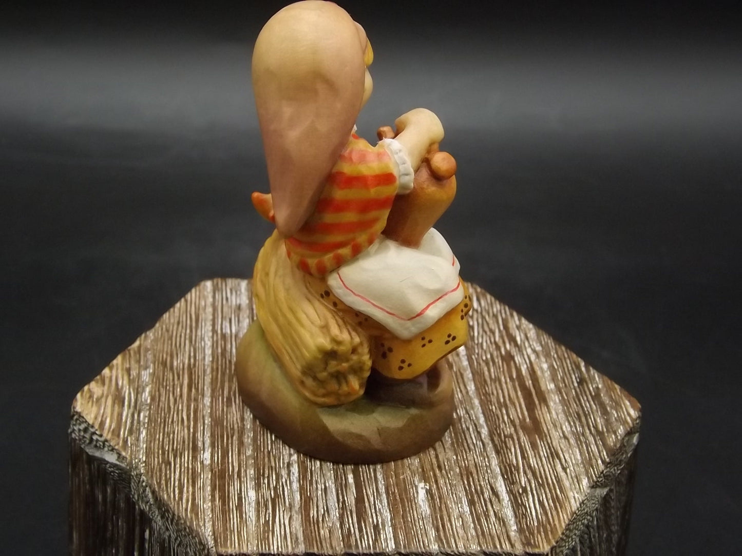 Vintage Anri Catalonia Girl Figurine: Hand Carved Wood, Juan Ferrandiz Design