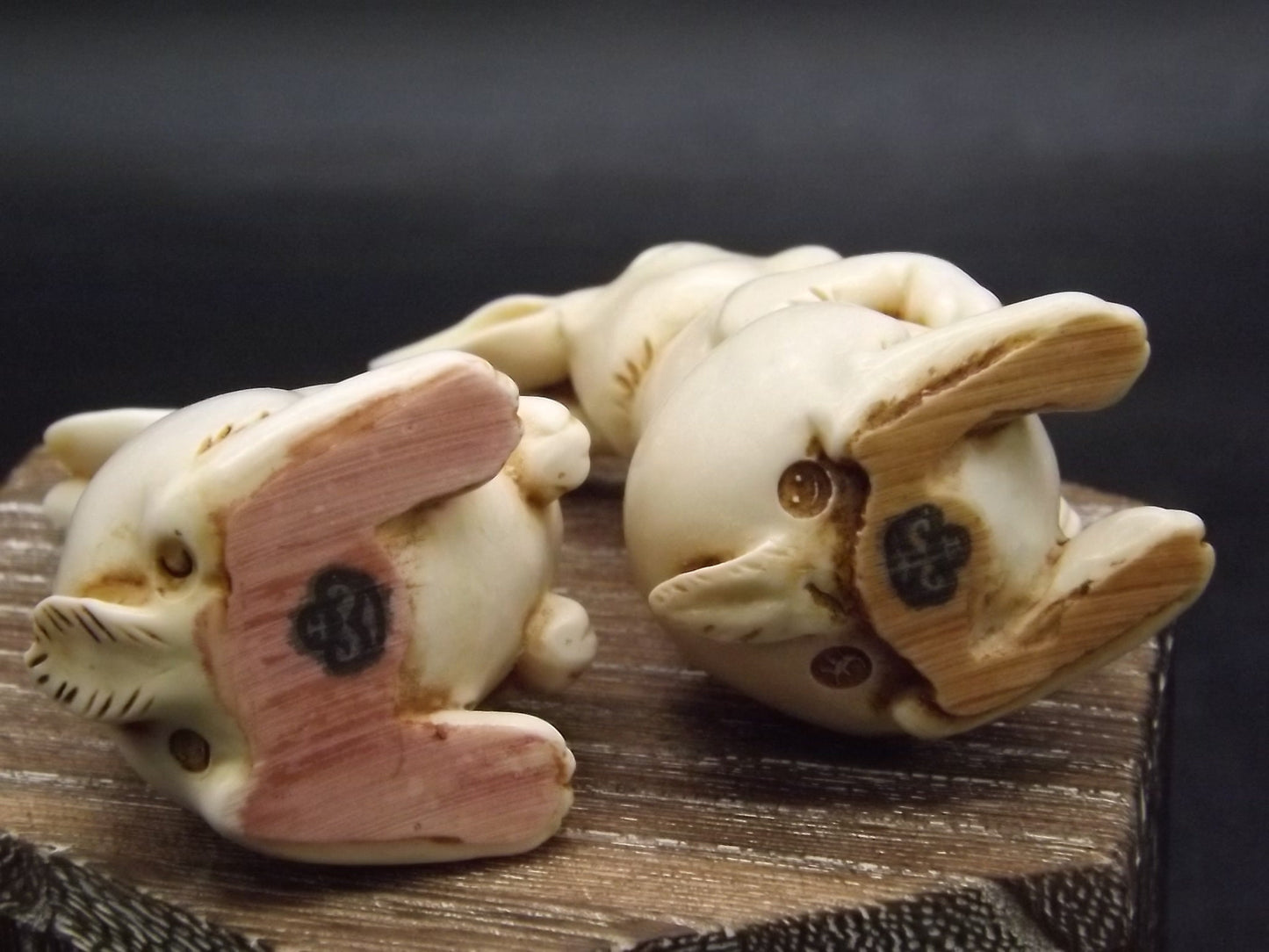 Harmony Kingdom "Antony and Cleopatra". Two by Two series Rabbits hares. Excellent shape. Limited Edition of 2622 pieces. No original box.