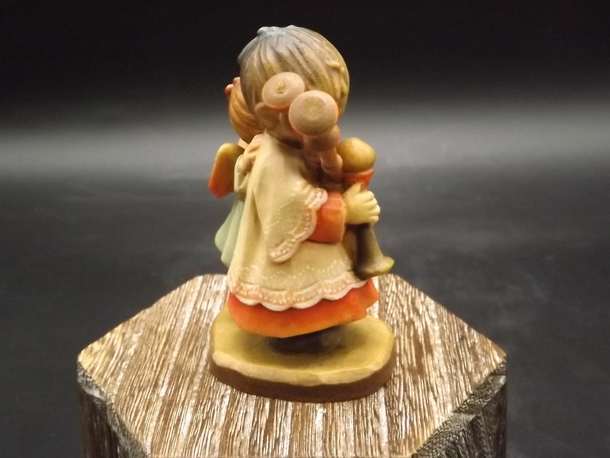 Vintage Anri Wood Figurine: "The Helper" - Juan Ferrandiz Design