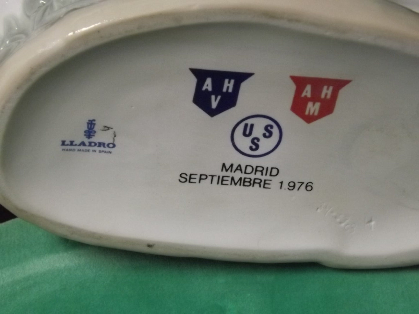 Vintage 1973 Lladro Figurine: "Spain-USA" Ladies with Flowers