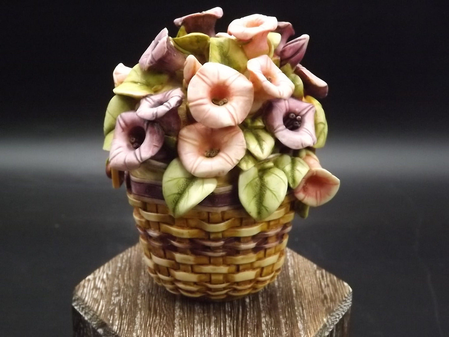 Harmony Kingdom Garden Longaberger "Morning Glory" Jest Basket Figurine HGXLG2 with original box. Excellent condition. Artist Signed