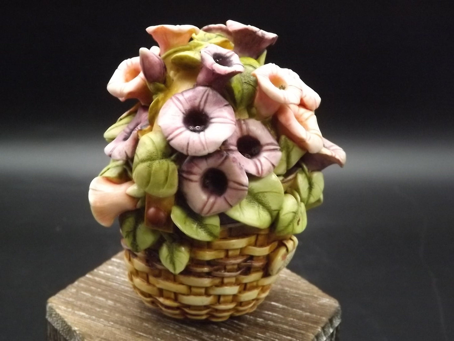 Harmony Kingdom Garden Longaberger "Morning Glory" Jest Basket Figurine HGXLG2 with original box. Excellent condition. Artist Signed