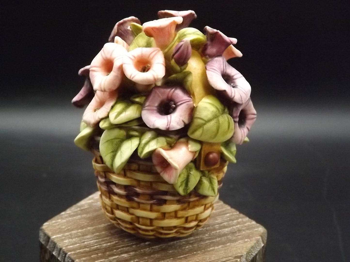 Harmony Kingdom Garden Longaberger "Morning Glory" Jest Basket Figurine HGXLG2 with original box. Excellent condition. Artist Signed