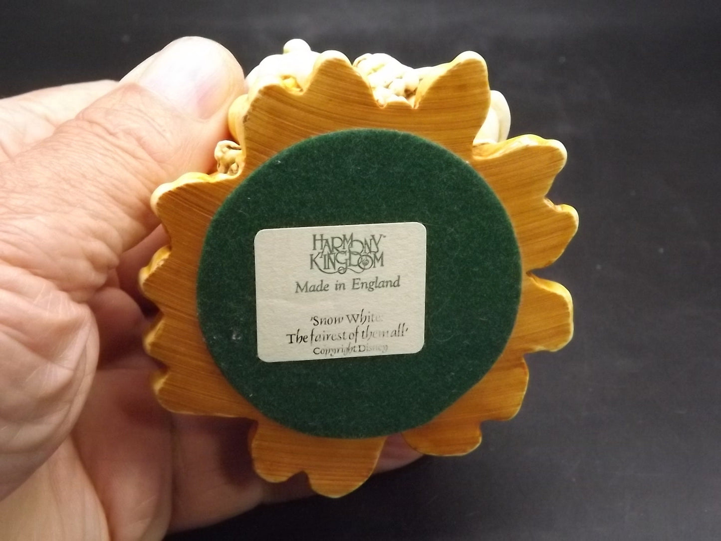 Retired 1996 Harmony Kingdom Disney "Snow White" Special edition treasure Jest with original box and COA. Limited Edition.