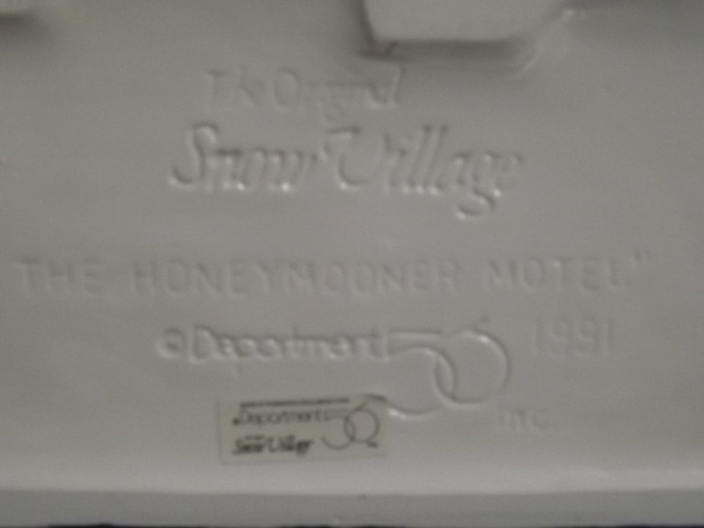 Vintage 1991 Snow Village "The Honeymooner Motel" Illuminated Figurine with Box & COA