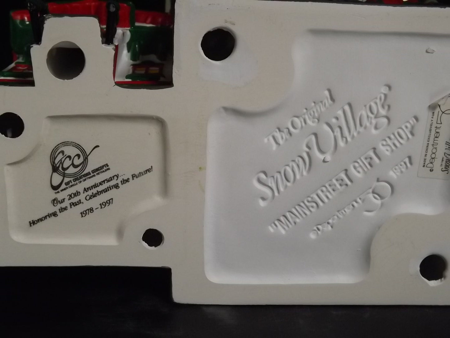 Vintage 1997 Snow Village Mainstreet Gift Shop Illuminated Figurine (With Box & COA)